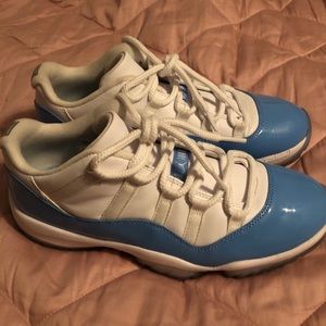 Carolina blue 11s size 8 men